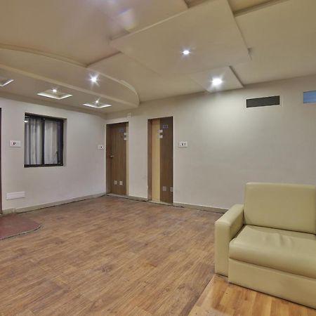 Oyo 41929 Hotel Loyal Residency Jāmnagar Екстериор снимка