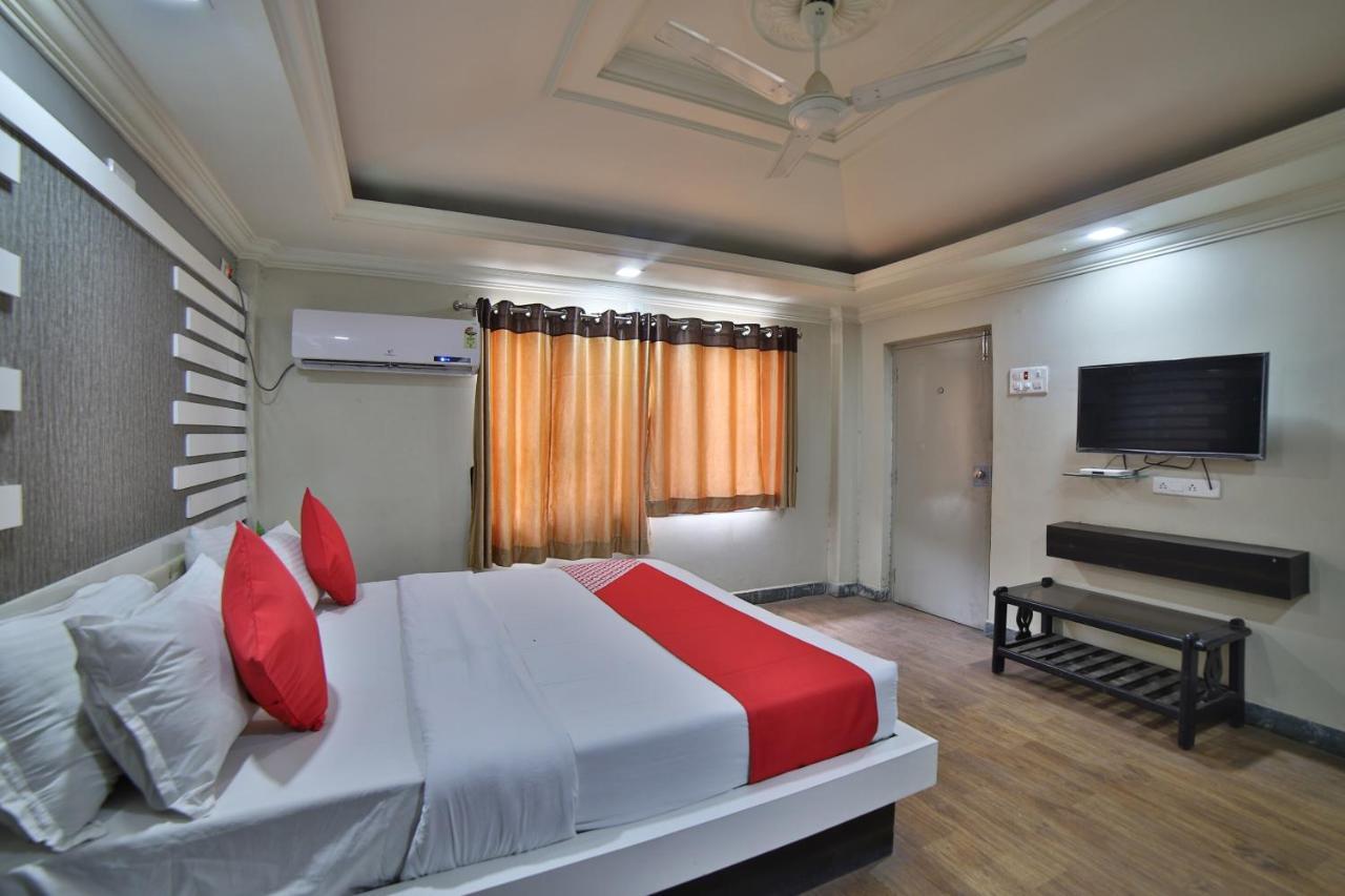Oyo 41929 Hotel Loyal Residency Jāmnagar Екстериор снимка