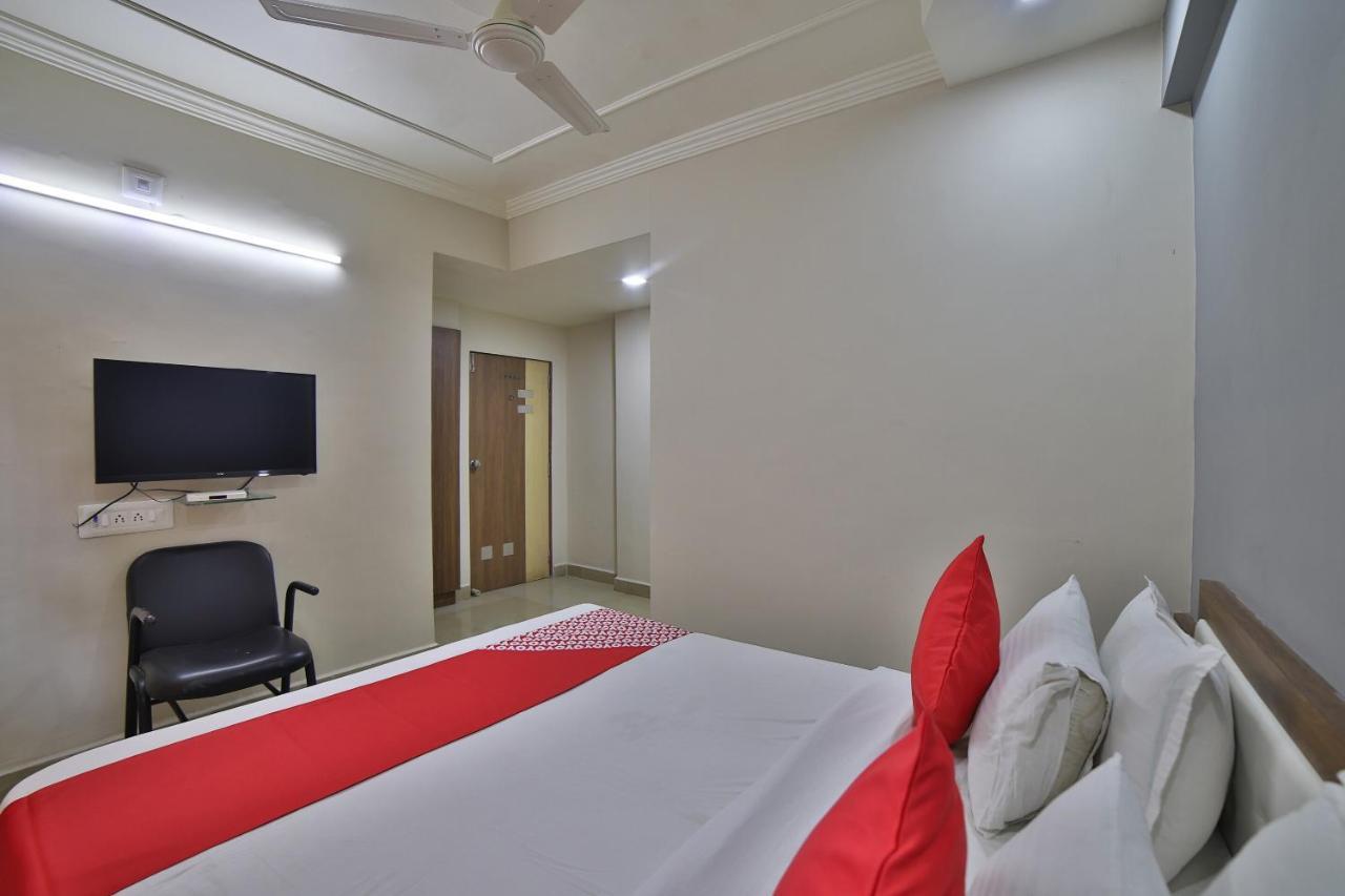 Oyo 41929 Hotel Loyal Residency Jāmnagar Екстериор снимка