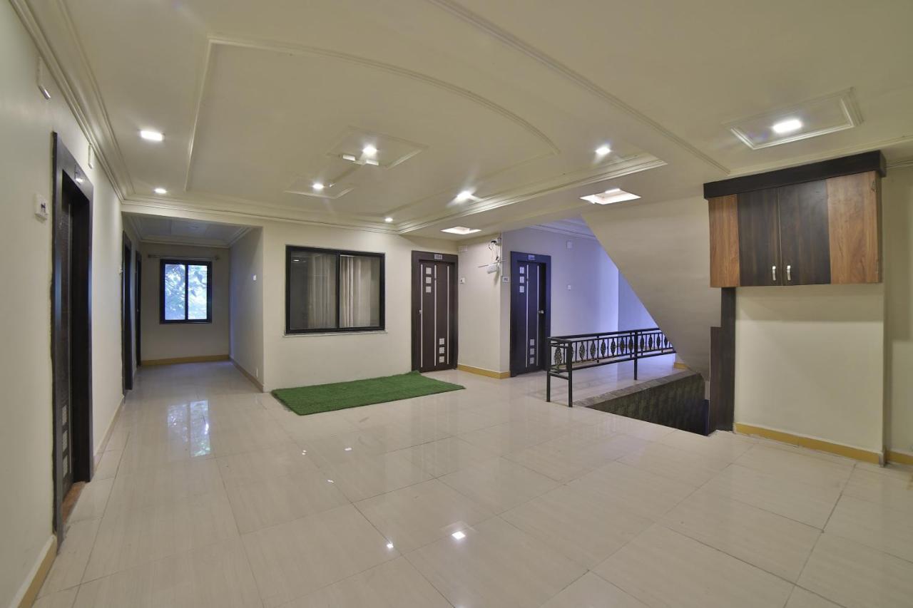 Oyo 41929 Hotel Loyal Residency Jāmnagar Екстериор снимка