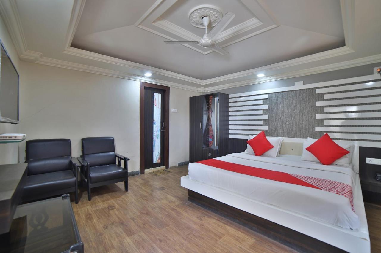 Oyo 41929 Hotel Loyal Residency Jāmnagar Екстериор снимка