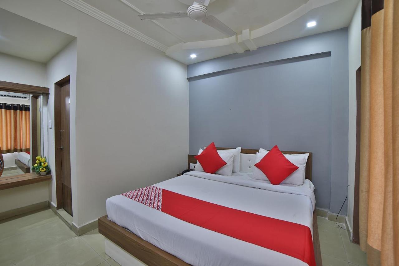 Oyo 41929 Hotel Loyal Residency Jāmnagar Екстериор снимка