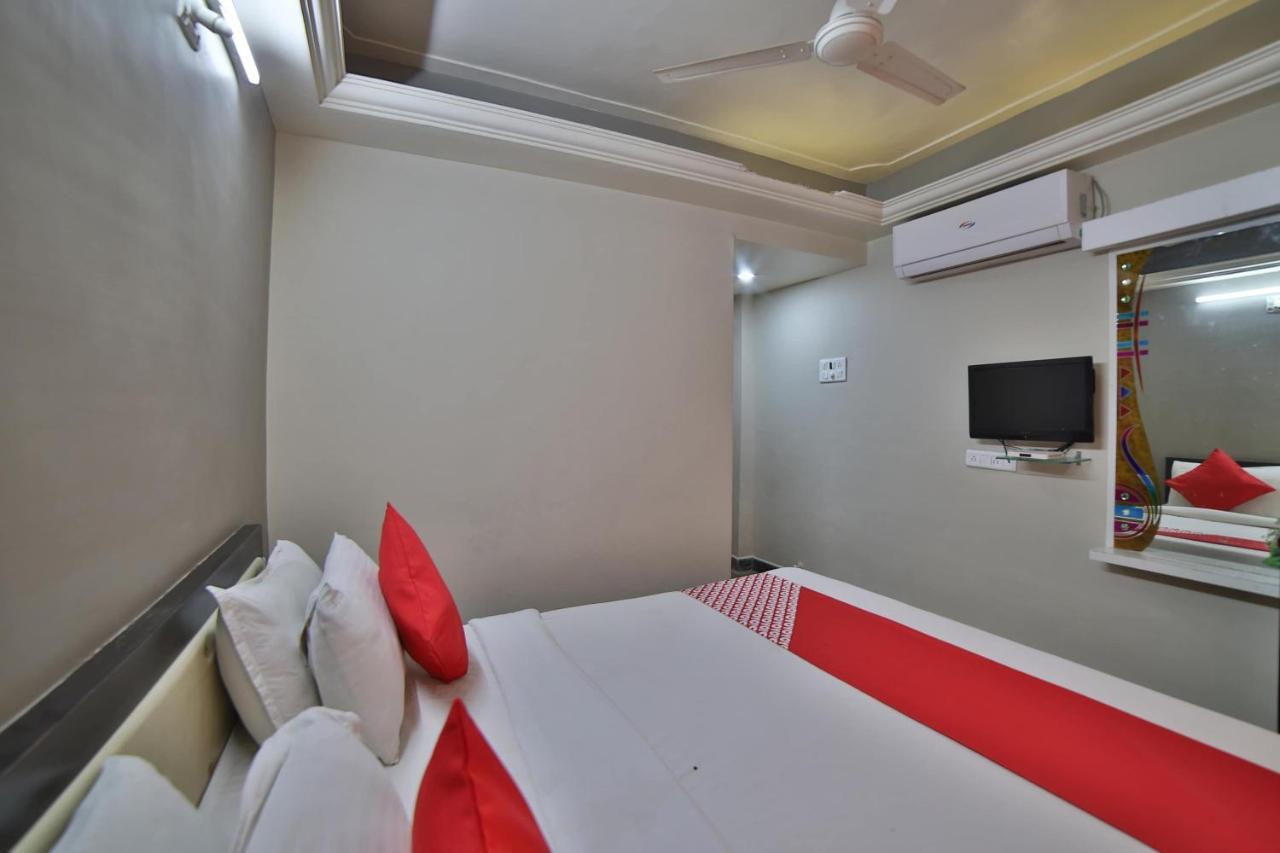Oyo 41929 Hotel Loyal Residency Jāmnagar Екстериор снимка