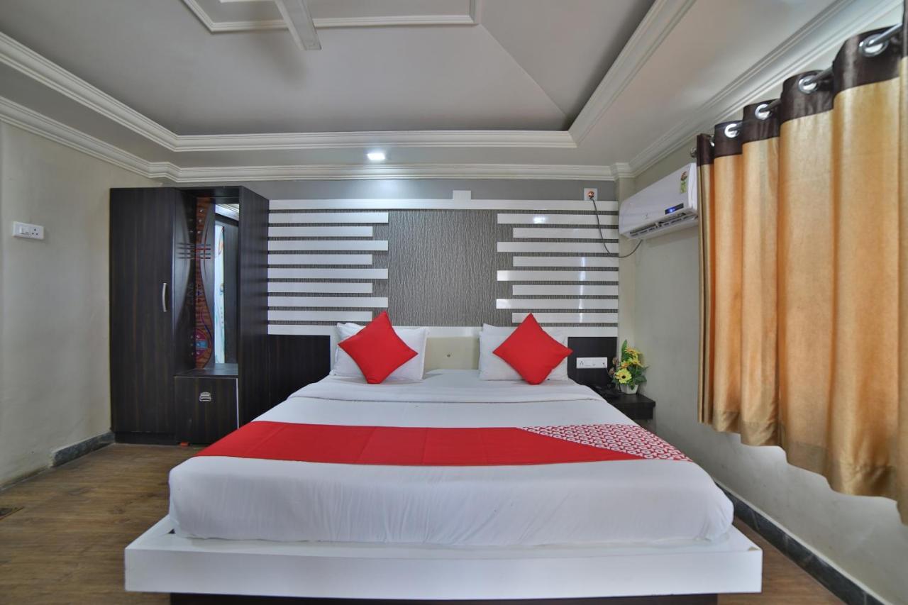 Oyo 41929 Hotel Loyal Residency Jāmnagar Екстериор снимка